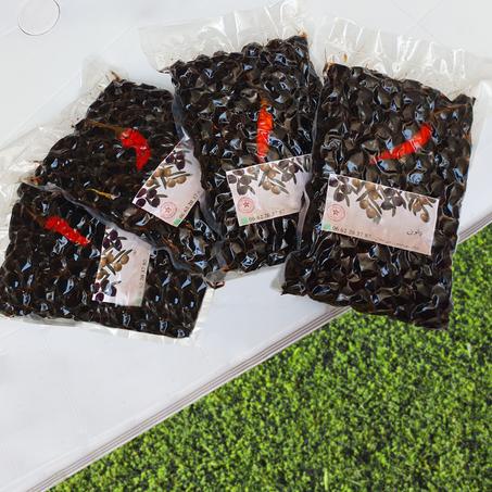 1 كيلو زيتون أسود منكه بالزعتر والحامض