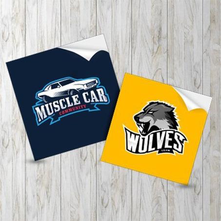 مجموعة (500) استكر لاصق مربع 7 سم بشعارك