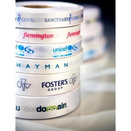 عدد 1 رول شريط 18 متر ابيض بشعارك ملون