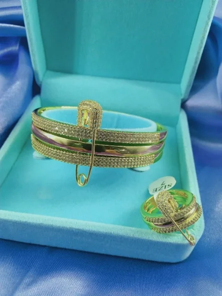 الهمزة والهمزة للسيدات مجموعة براسليات و خواتم ذهبية اللون براقة مرحبا بالجميع