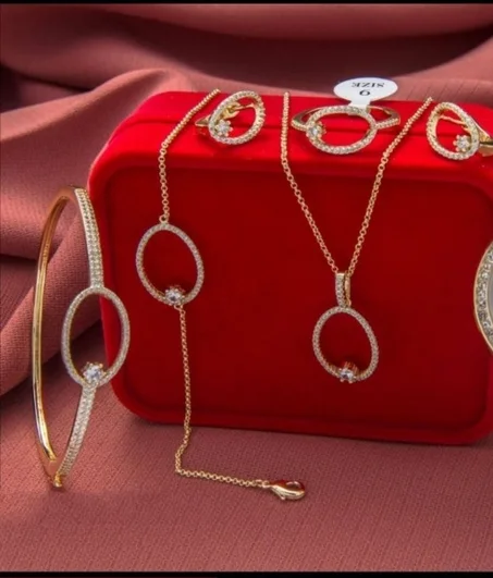 دائما مع الجديد باك بلاكيور ذهبي اللون  ستايل انيق وعصري عرض محدود