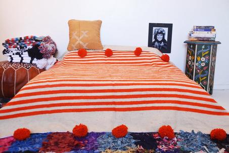 ملايات تقليدية مصنوعة يدويا