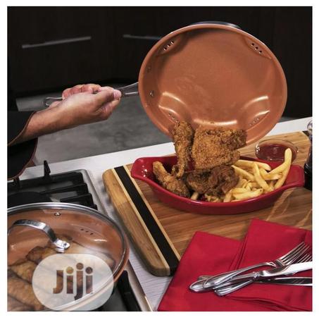 مقلاة الهواء لصلب (GOTHAM TITANIUM AIR FRY PAN)