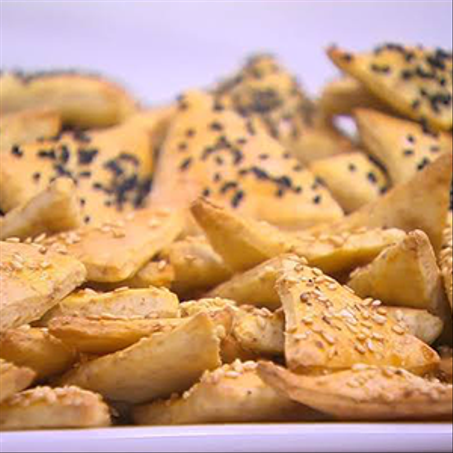 مقرمشات مثلثات بالجبنه الرومى