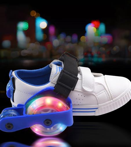وامض أحذية التزلج - Flashing Roller Skating Shoes