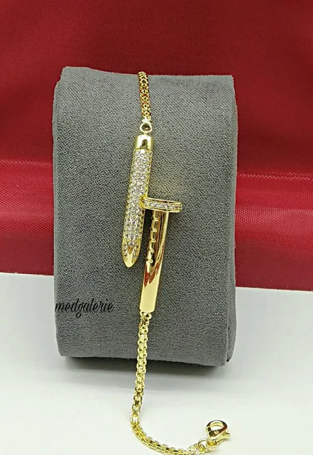 سلسلة اليد للسيدات الأنيقات