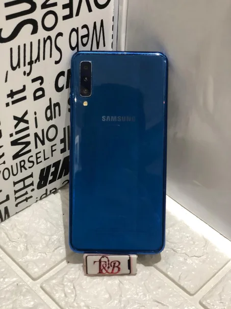 Samsung a7 bon état avec garantie