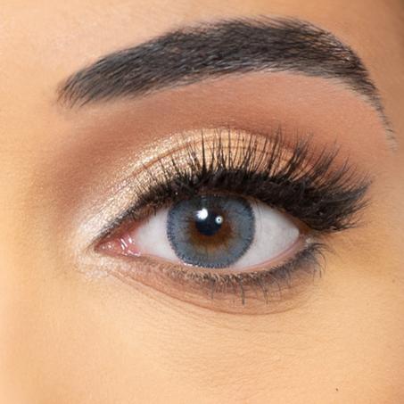 SKY ( Lentilles de couleur bleu ;  عدسات زرقاء لثلاثة أشهر )  Lentilles de couleur bleu ;  عدسات زرقاء لثلاثة أشهر ) DISPONIBLE EN CORRECTION de -0.50 à -10.00 en palier de 0.50