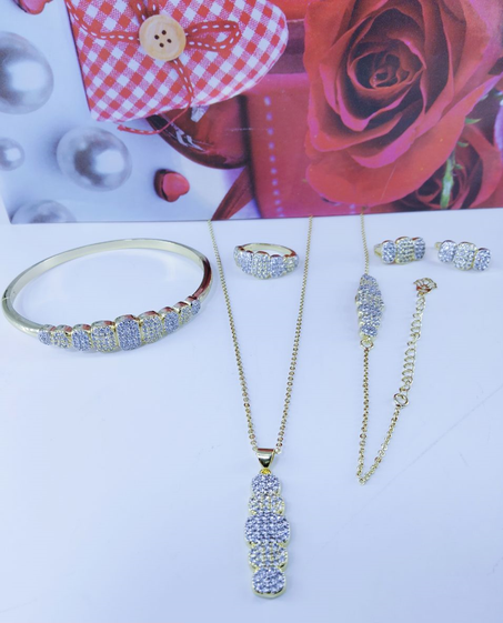 عروض جديدة من مجموعات عصرية من بديل الذهب