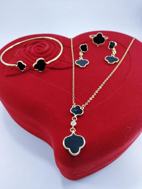 مجموعة فان كليف أزرق ملكي جديدة موضة 2021