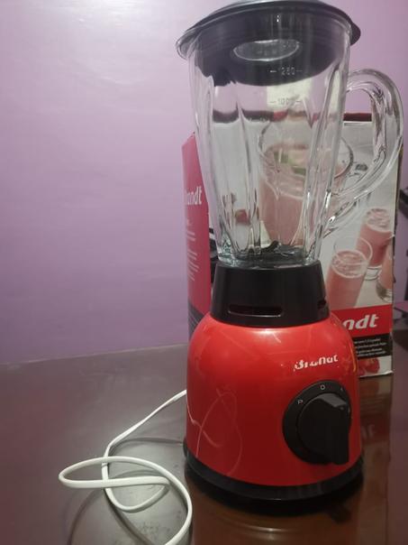 Brandt Blender - Idéal pour smoothies, cocktails, soupes, milkshakes – 4 lames – Puissance 500W – Capacité 1,5L – Rouge