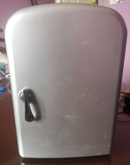 Petite réfrigérateur pour le transport de médicaments