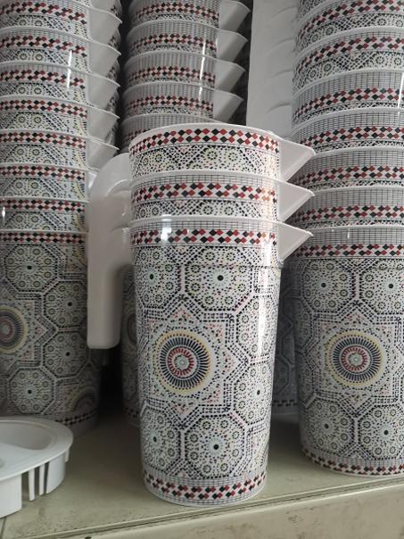 كوب ماء من الحجم الكبير