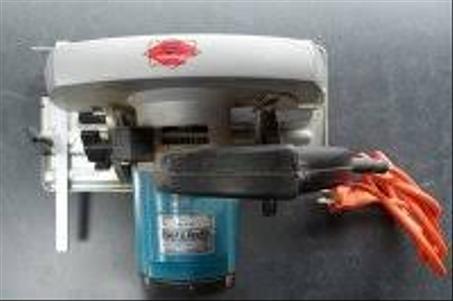 Scie circulaire à bois 1020 W black et decker