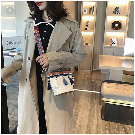 กระเป๋าสานมีพู่ zm0003